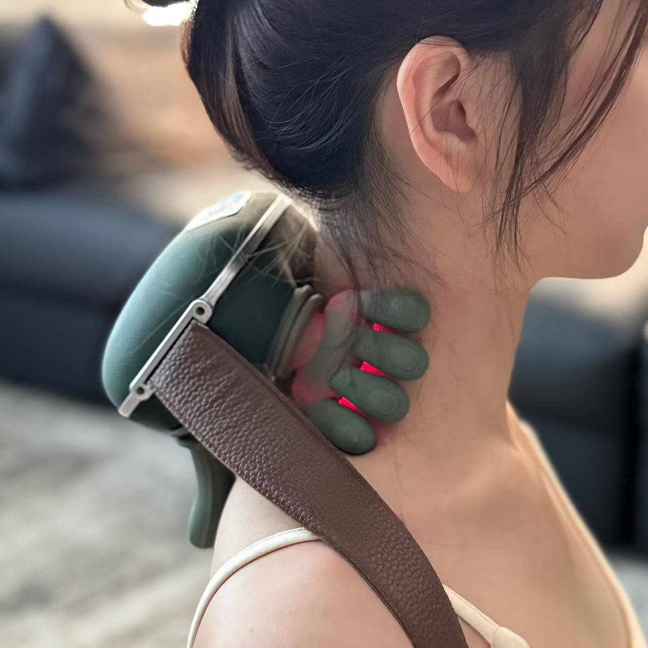 Light weight portable massager